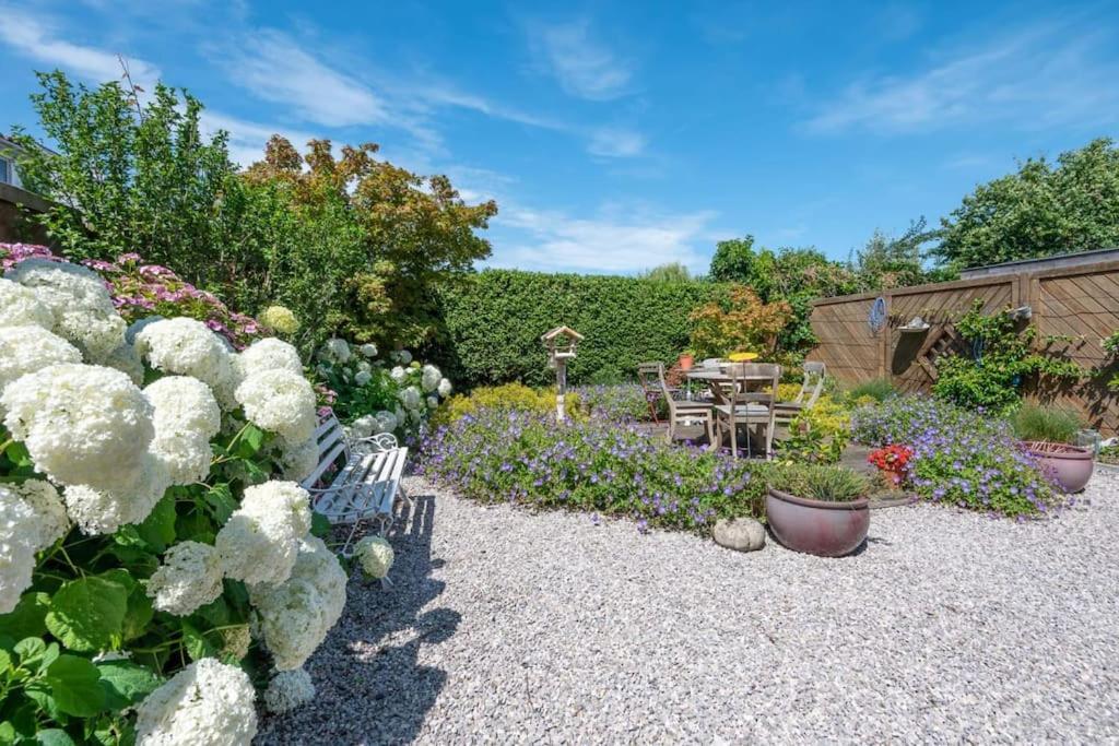 Vila Charming House With Garden De Haan Exteriér fotografie